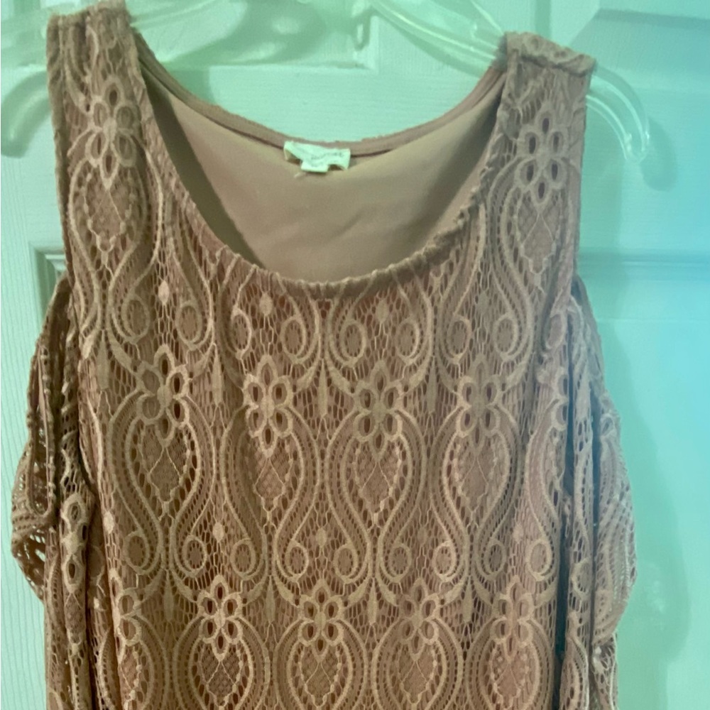 ULTRA FLIRT CORAL COLD SHOULDER LACE DRESS